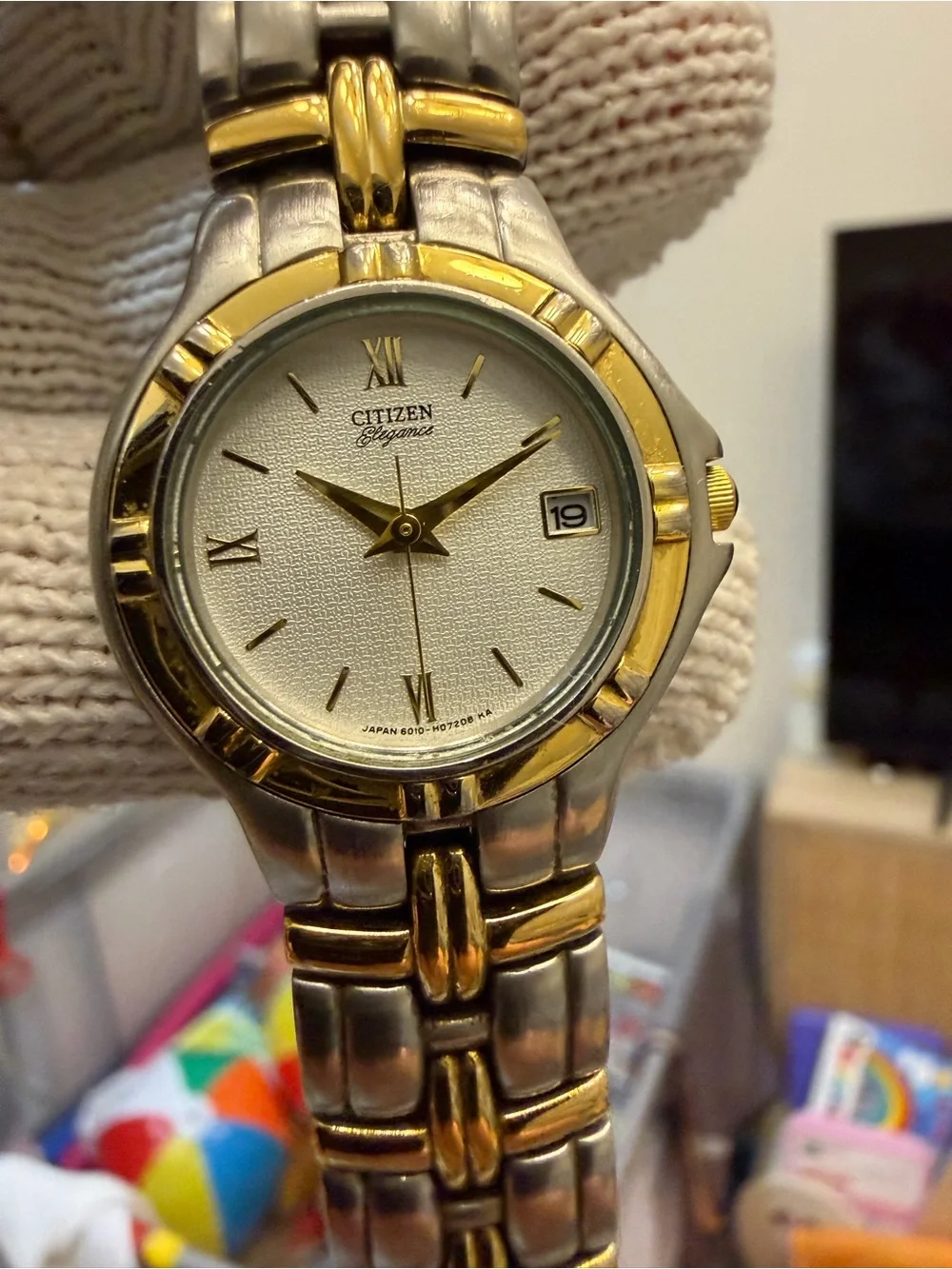 Vintage Citizen Elegance Women's Two-Tone Watch Textured Dial Date 6010-H04538